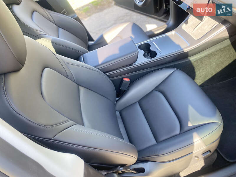 Внедорожник / Кроссовер Tesla Model Y 2024 в Ровно
