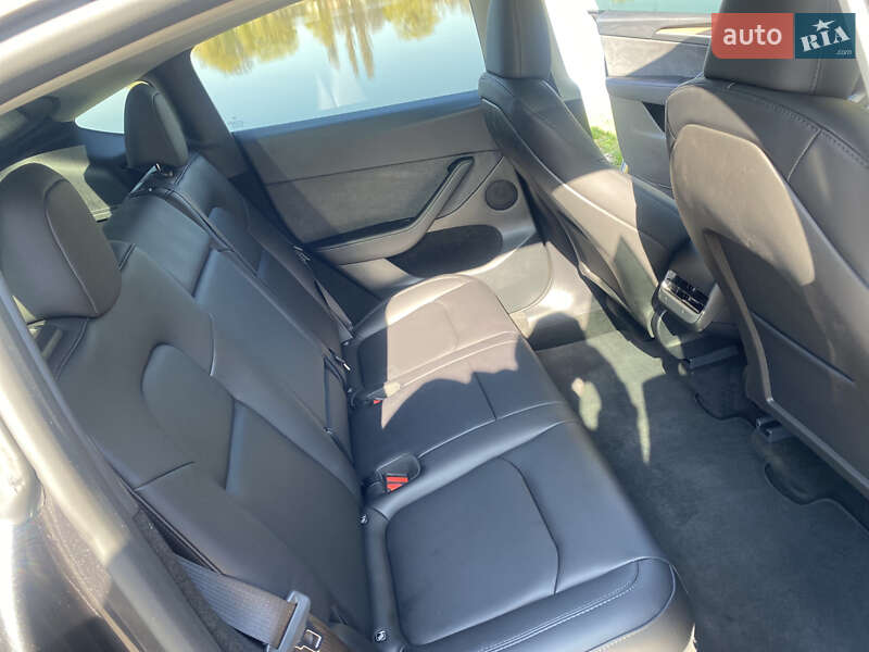 Внедорожник / Кроссовер Tesla Model Y 2024 в Ровно