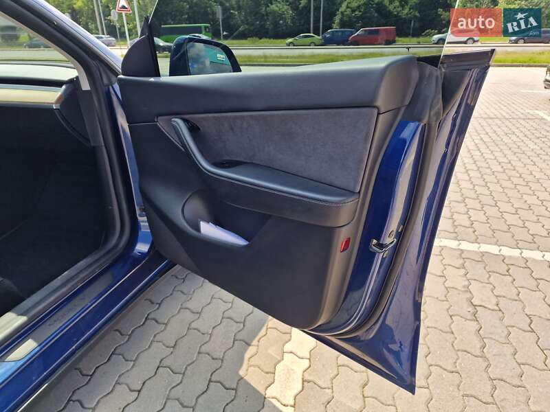 Внедорожник / Кроссовер Tesla Model Y 2020 в Львове