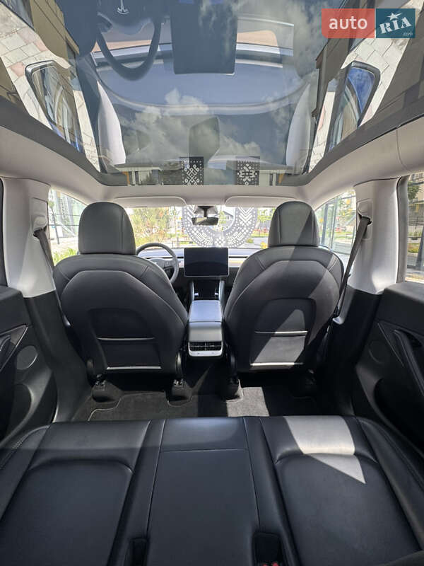Позашляховик / Кросовер Tesla Model Y 2021 в Луцьку
