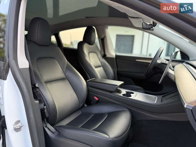 Внедорожник / Кроссовер Tesla Model Y 2023 в Луцке