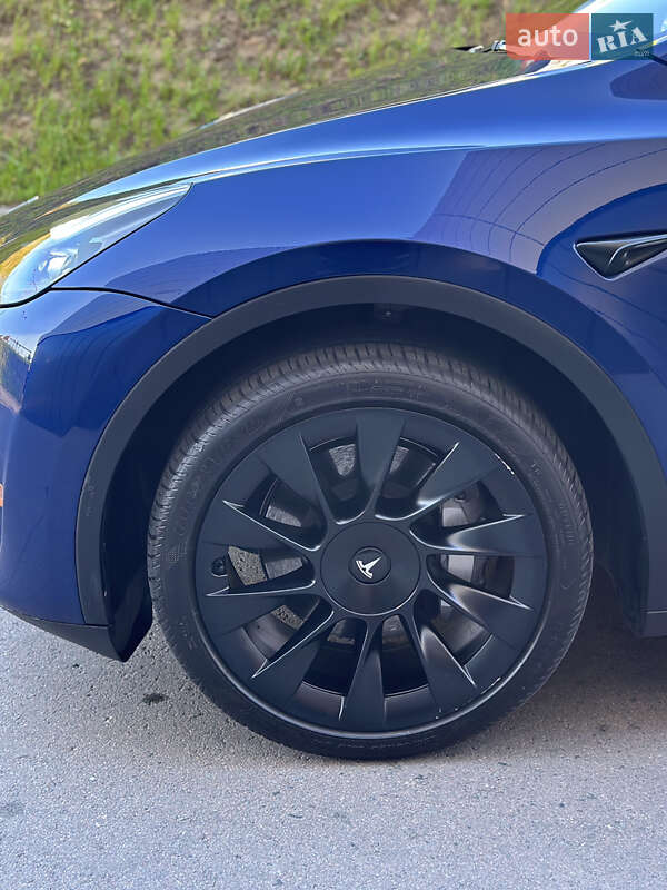 Внедорожник / Кроссовер Tesla Model Y 2023 в Ровно