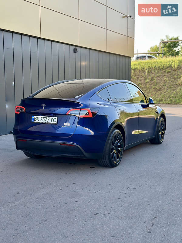 Внедорожник / Кроссовер Tesla Model Y 2023 в Ровно