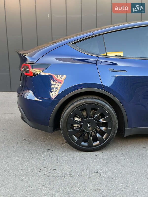 Внедорожник / Кроссовер Tesla Model Y 2023 в Ровно
