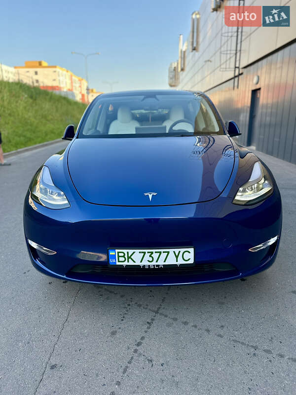 Внедорожник / Кроссовер Tesla Model Y 2023 в Ровно