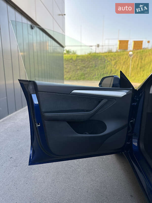 Внедорожник / Кроссовер Tesla Model Y 2023 в Ровно