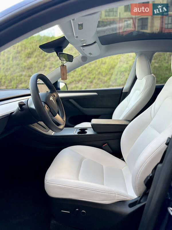 Внедорожник / Кроссовер Tesla Model Y 2023 в Ровно