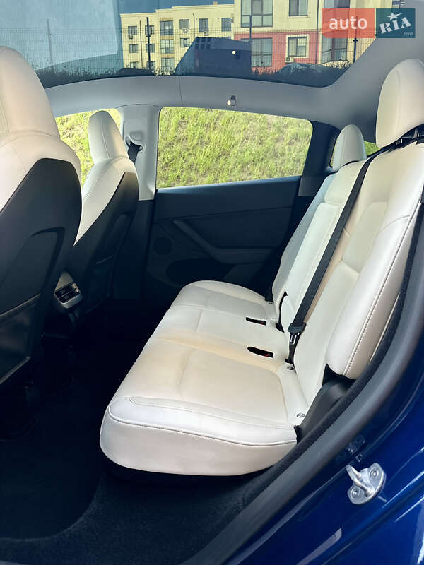 Внедорожник / Кроссовер Tesla Model Y 2023 в Ровно