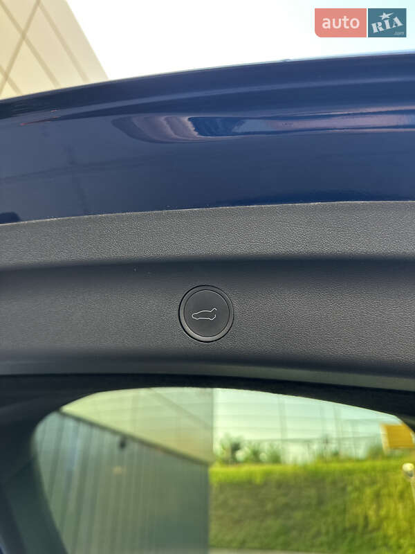 Внедорожник / Кроссовер Tesla Model Y 2023 в Ровно