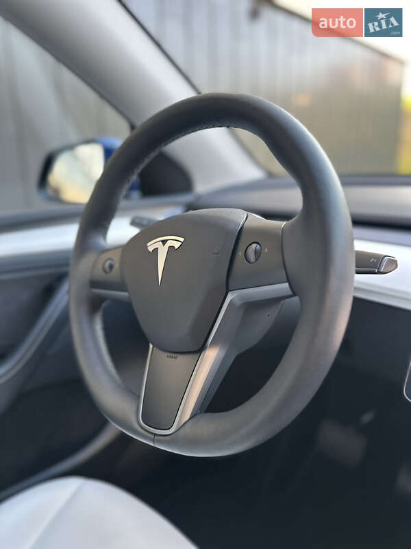 Внедорожник / Кроссовер Tesla Model Y 2023 в Ровно