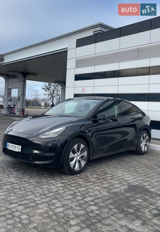 Tesla Model Y 2022