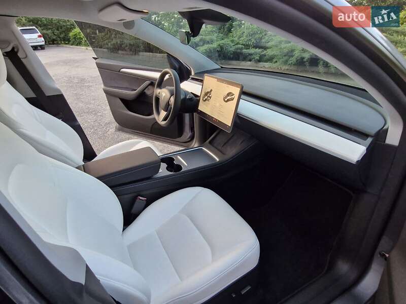 Позашляховик / Кросовер Tesla Model Y 2024 в Дніпрі фото 15 Позашляховик / Кросовер Tesla Model Y 2024 в Дніпрі