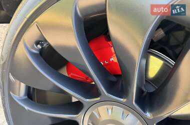Внедорожник / Кроссовер Tesla Model Y 2021 в 