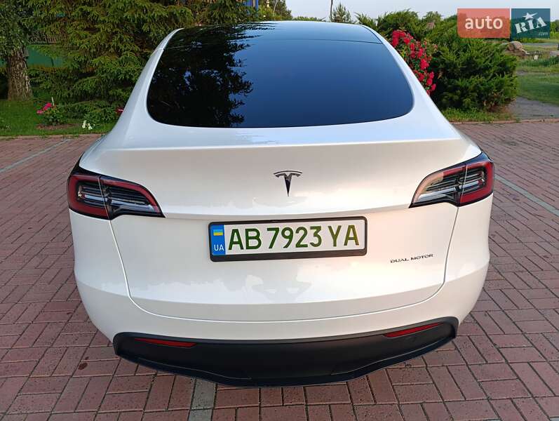 Позашляховик / Кросовер Tesla Model Y 2024 в Києві
