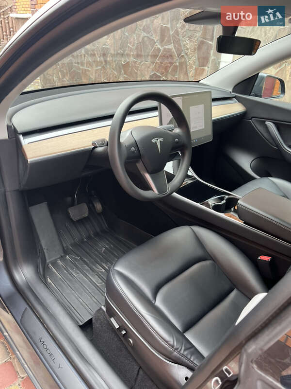 Внедорожник / Кроссовер Tesla Model Y 2020 в Киеве