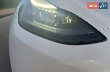 Внедорожник / Кроссовер Tesla Model Y 2024 в 