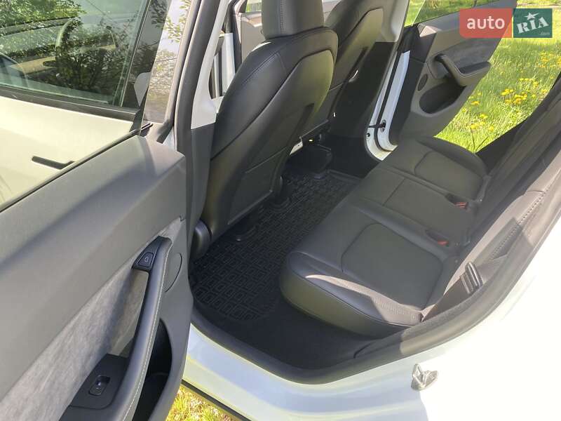 Внедорожник / Кроссовер Tesla Model Y 2023 в Киеве