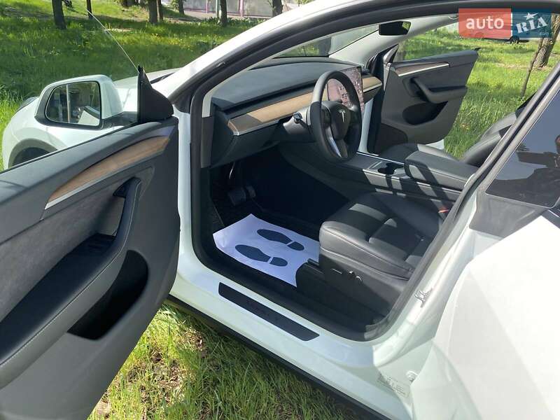 Внедорожник / Кроссовер Tesla Model Y 2023 в Киеве