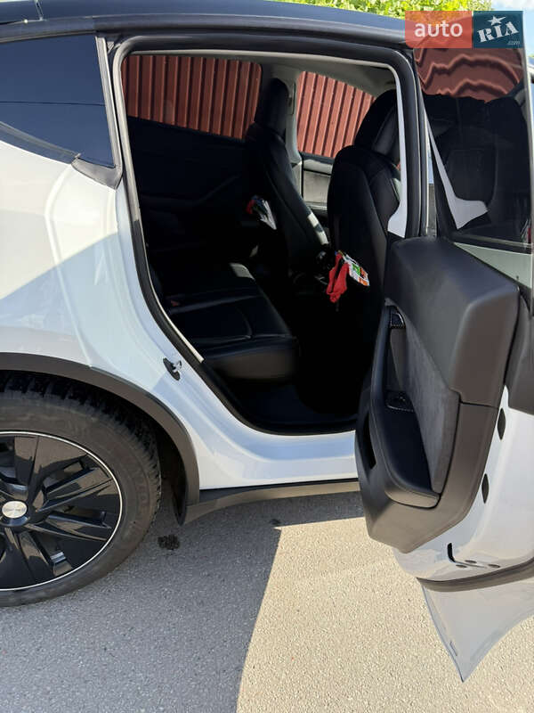 Внедорожник / Кроссовер Tesla Model Y 2021 в Василькове