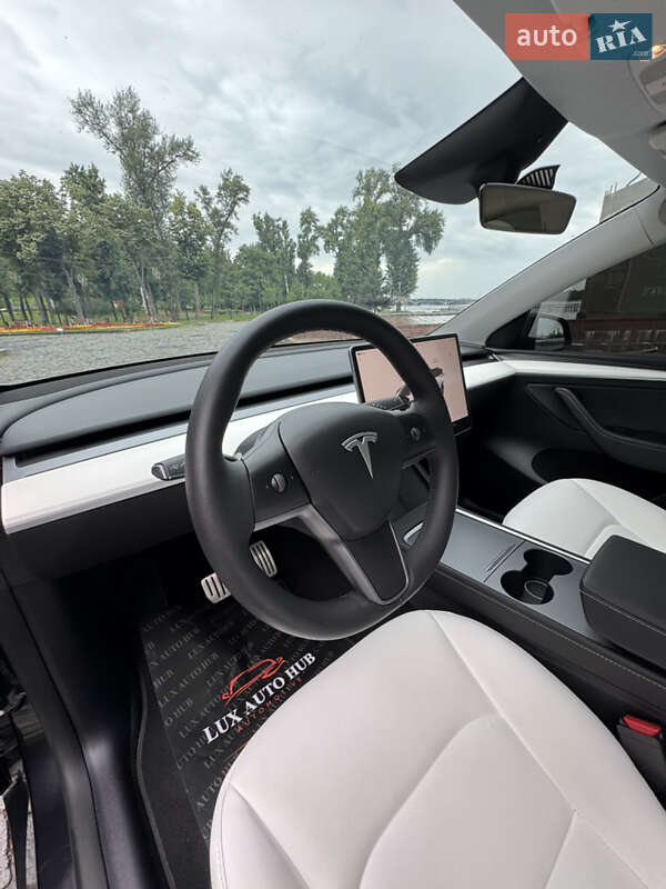 Внедорожник / Кроссовер Tesla Model Y 2024 в Киеве