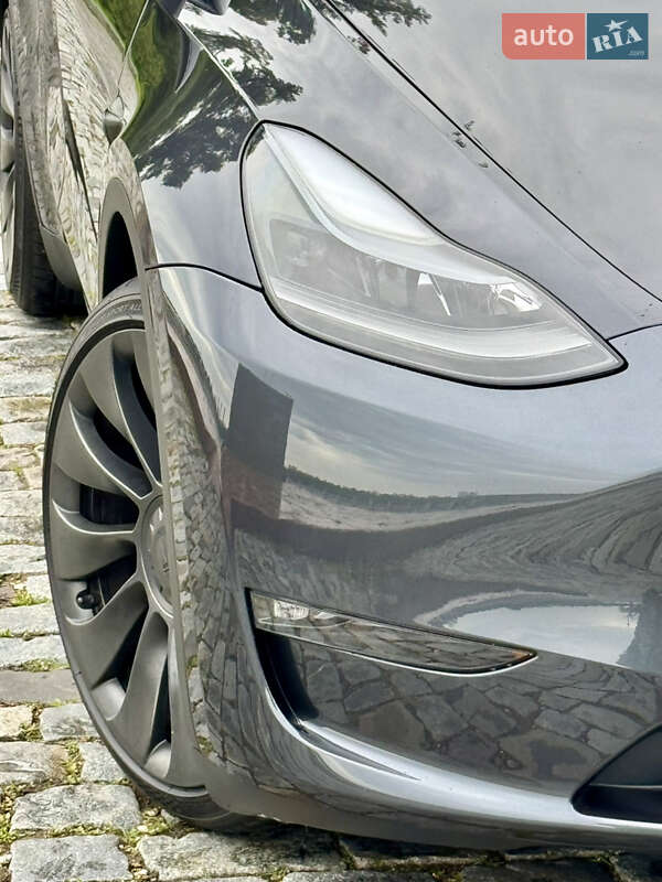 Внедорожник / Кроссовер Tesla Model Y 2024 в Киеве