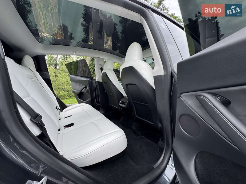 Внедорожник / Кроссовер Tesla Model Y 2024 в Киеве