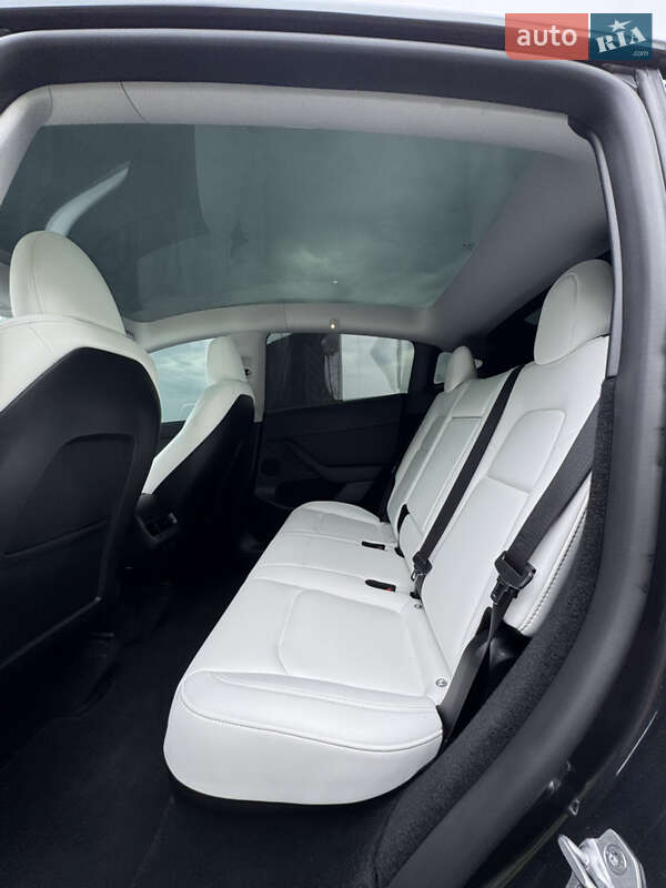 Внедорожник / Кроссовер Tesla Model Y 2024 в Киеве