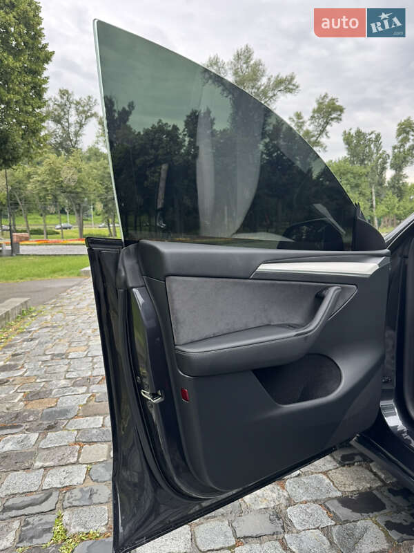 Внедорожник / Кроссовер Tesla Model Y 2024 в Киеве
