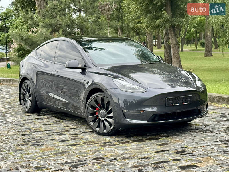 Tesla Model Y 2024