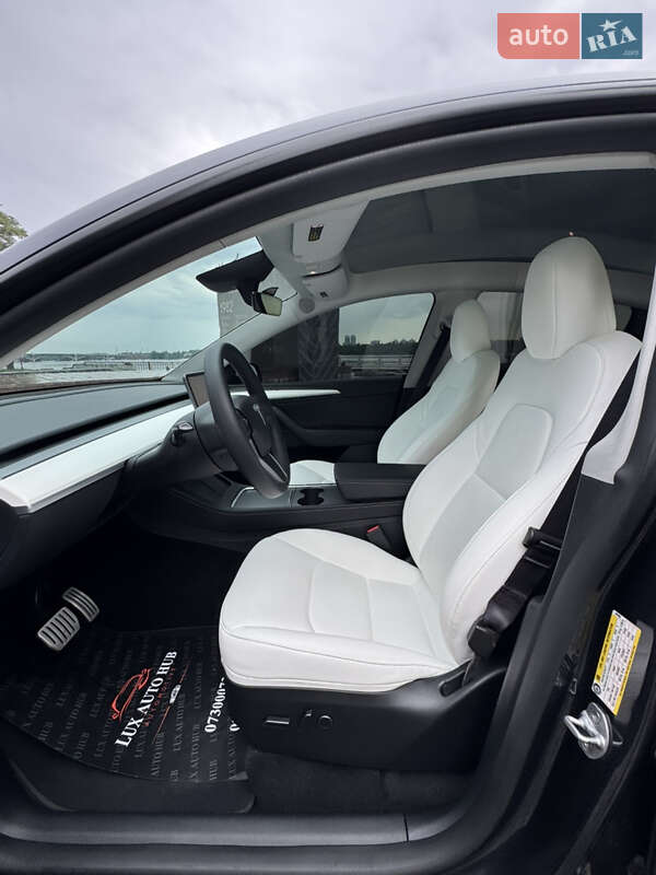 Внедорожник / Кроссовер Tesla Model Y 2024 в Киеве