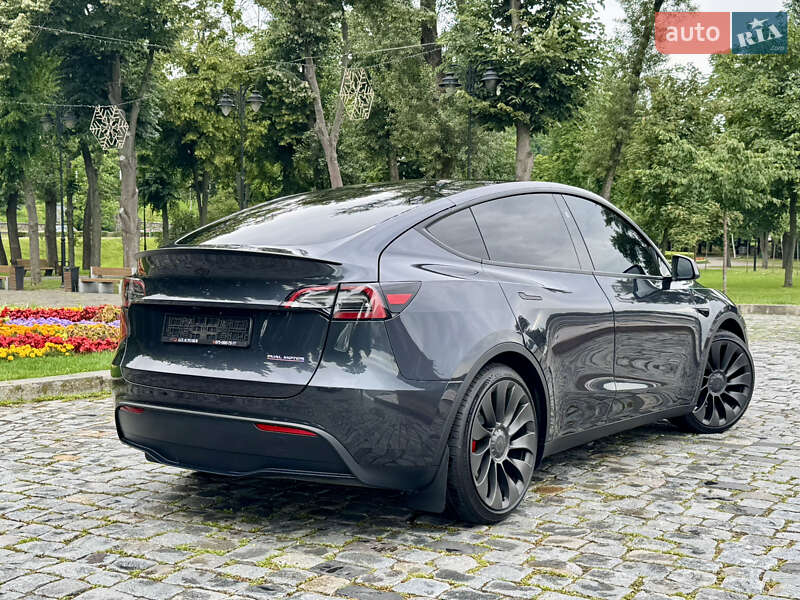 Внедорожник / Кроссовер Tesla Model Y 2024 в Киеве