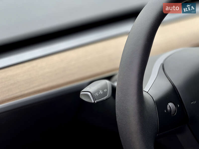 Внедорожник / Кроссовер Tesla Model Y 2024 в Киеве
