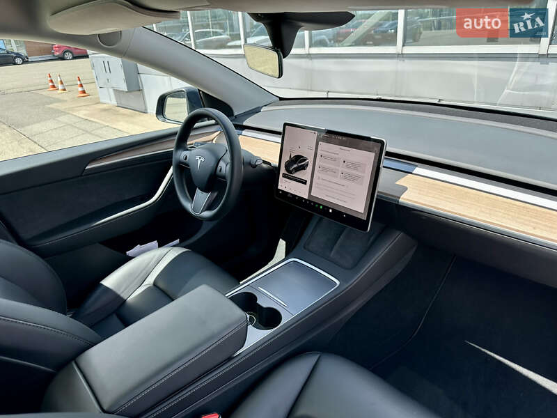 Внедорожник / Кроссовер Tesla Model Y 2023 в Киеве