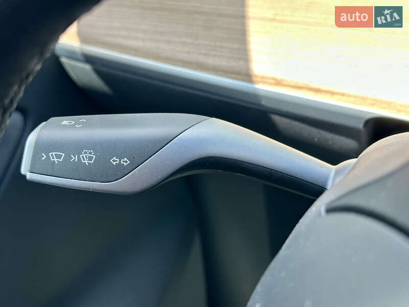 Внедорожник / Кроссовер Tesla Model Y 2023 в Киеве