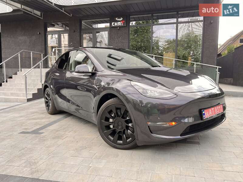 Tesla Model Y 2024