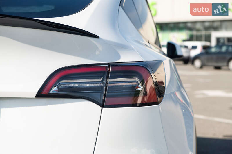 Внедорожник / Кроссовер Tesla Model Y 2021 в Киеве