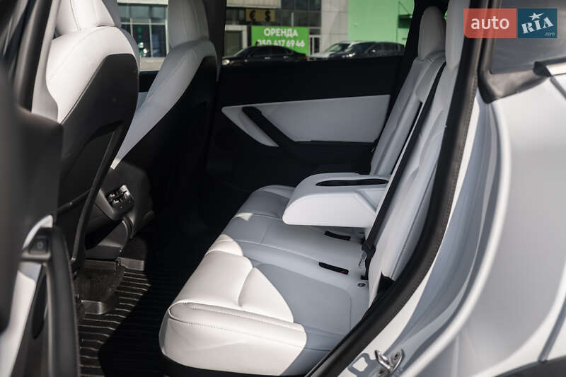 Внедорожник / Кроссовер Tesla Model Y 2021 в Киеве