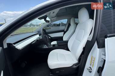 Внедорожник / Кроссовер Tesla Model Y 2021 в 