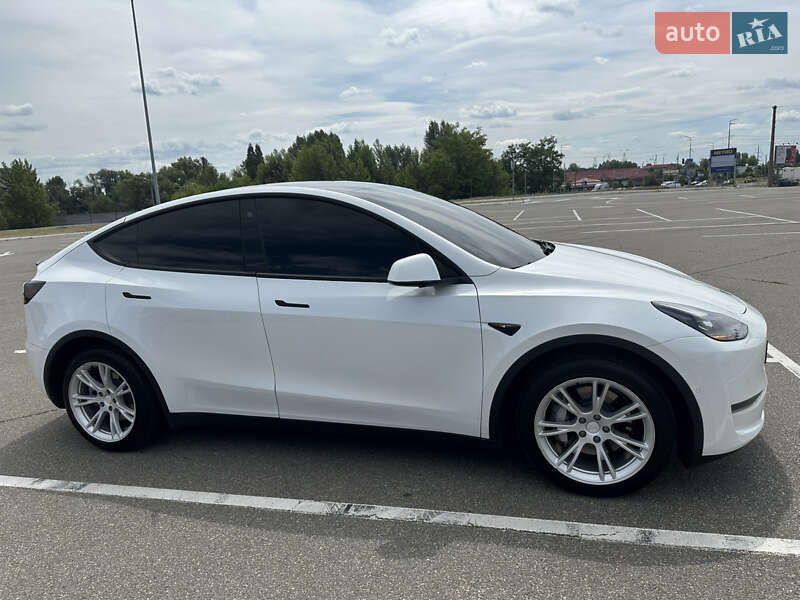 Внедорожник / Кроссовер Tesla Model Y 2021 в Киеве