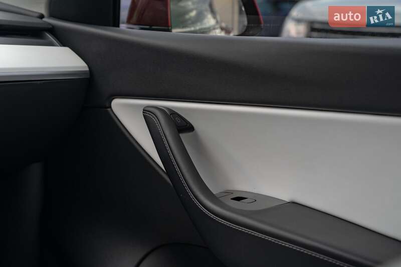 Внедорожник / Кроссовер Tesla Model Y 2020 в Черновцах