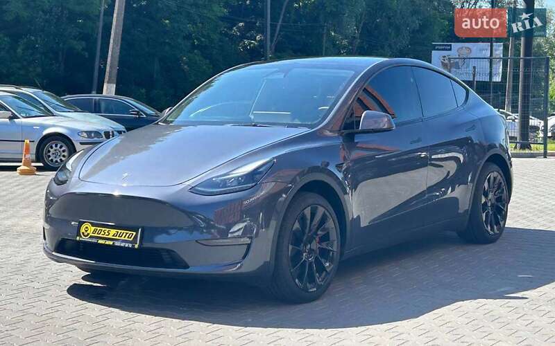 Позашляховик / Кросовер Tesla Model Y 2023 в Чернівцях