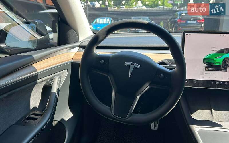 Позашляховик / Кросовер Tesla Model Y 2023 в Чернівцях