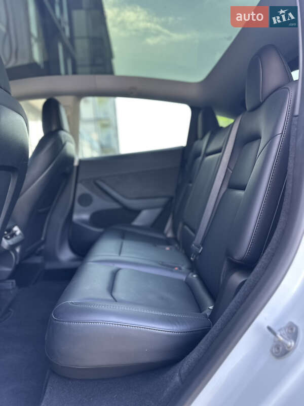 Внедорожник / Кроссовер Tesla Model Y 2023 в Ровно