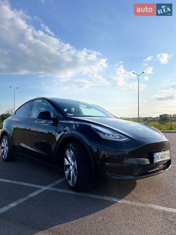 Внедорожник / Кроссовер Tesla Model Y 2023 в Ровно
