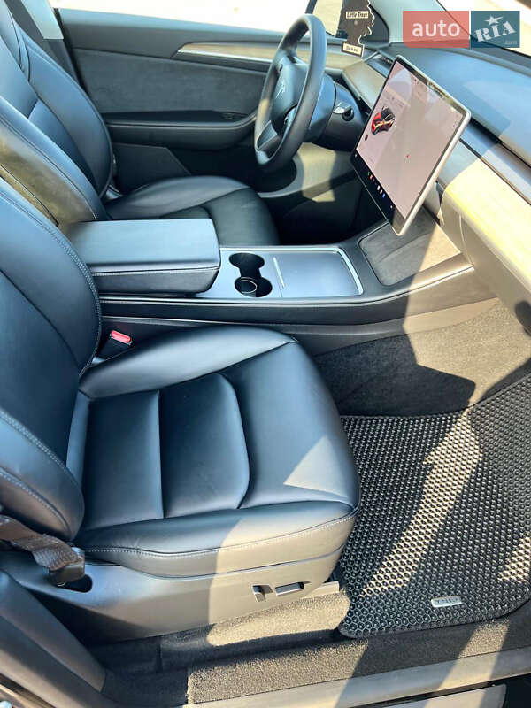 Внедорожник / Кроссовер Tesla Model Y 2023 в Ровно