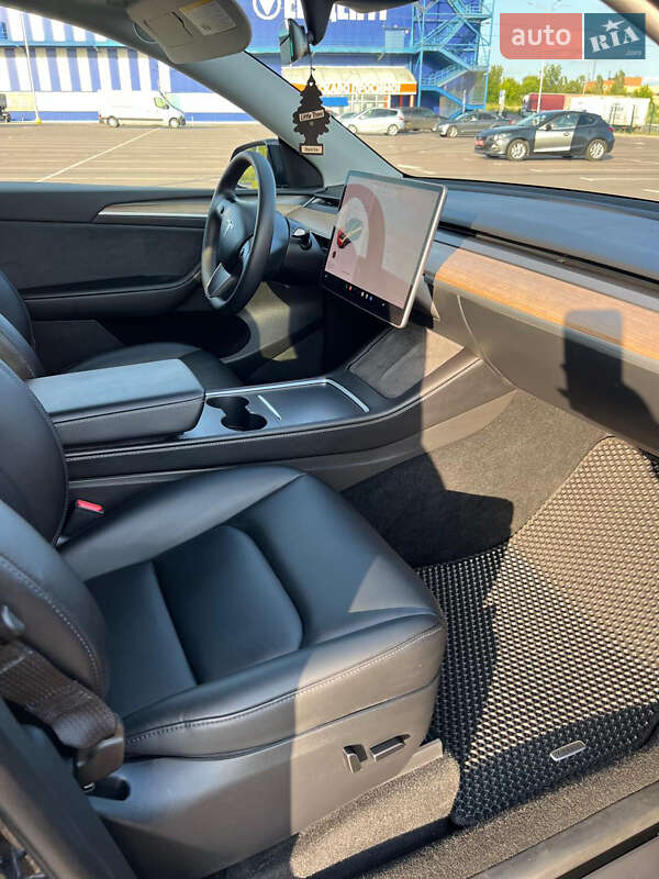 Внедорожник / Кроссовер Tesla Model Y 2023 в Ровно