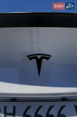 Внедорожник / Кроссовер Tesla Model Y 2021 в 