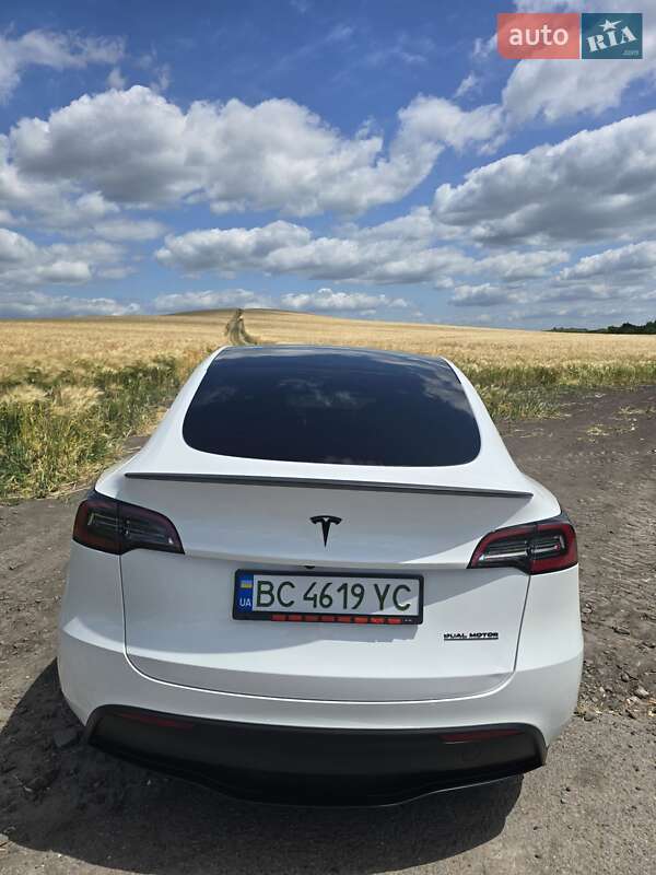 Внедорожник / Кроссовер Tesla Model Y 2023 в Львове