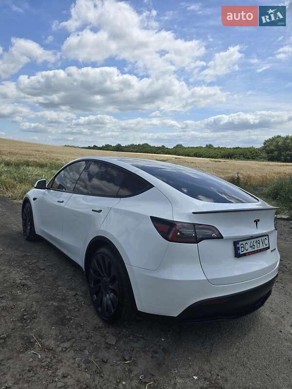 Внедорожник / Кроссовер Tesla Model Y 2023 в Львове