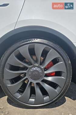 Внедорожник / Кроссовер Tesla Model Y 2023 в 